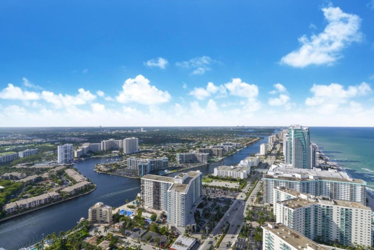 Contemporary Beach Resort Condos Dania Beach Bagian luar foto